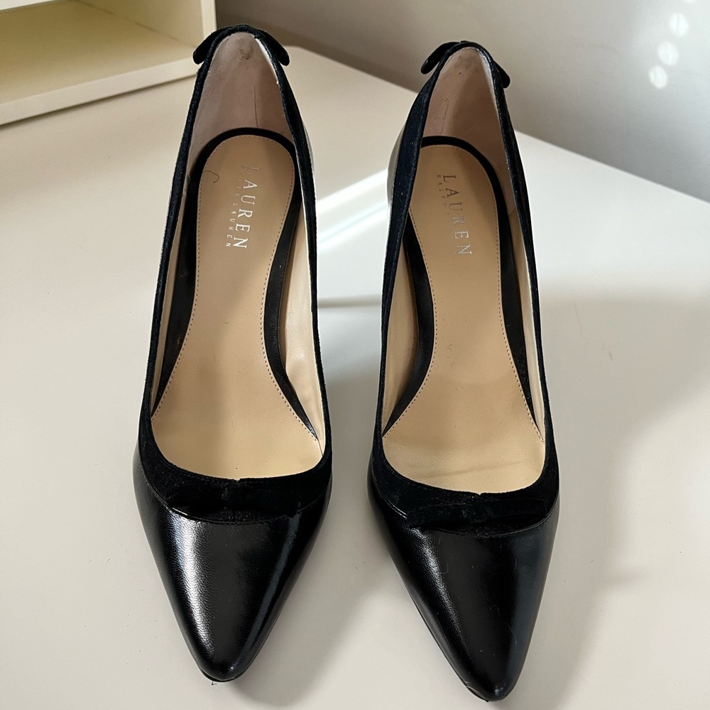 Ralph Lauren Black Leather Pumps with delicate suede bows Sz 9M